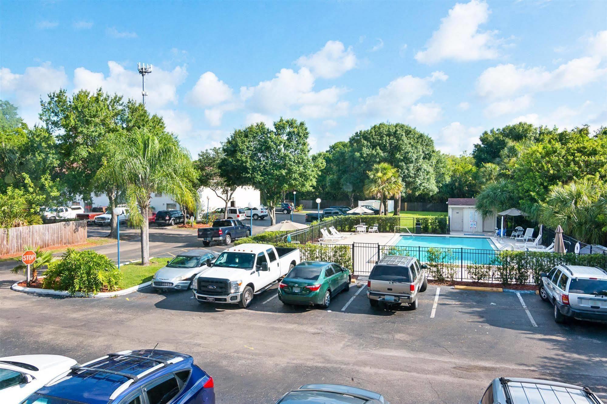 Motel 6-Tampa, Fl - Fairgrounds Heartland Extérieur photo