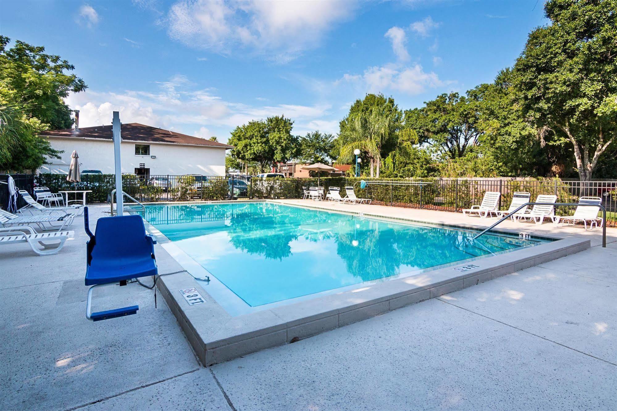 Motel 6-Tampa, Fl - Fairgrounds Heartland Extérieur photo